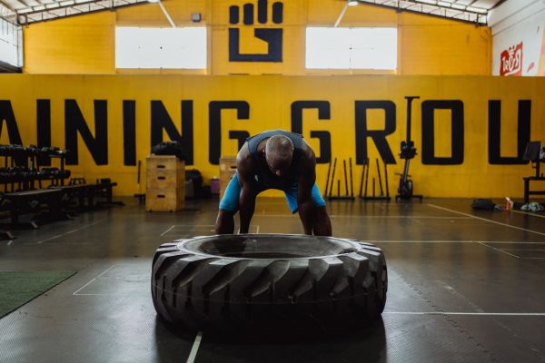 Musculation et CrossFit : un programme combiné pour des résultats explosifs