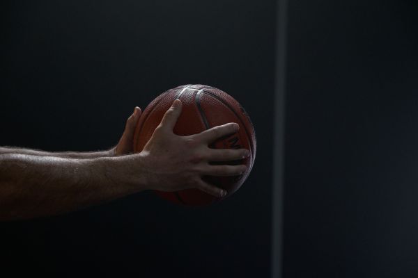 Ressenti et émotion des joueurs après une victoire en finale de basket