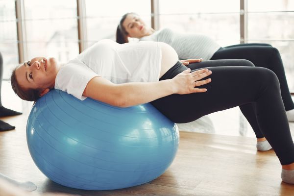 Séances de fitness spécialement conçues pour les femmes enceintes