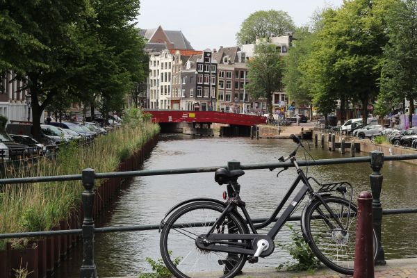 Vélo hollandais et accessoires indispensables